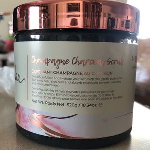 Manna Kadar Makeup- Champagne Charcoal Scrub